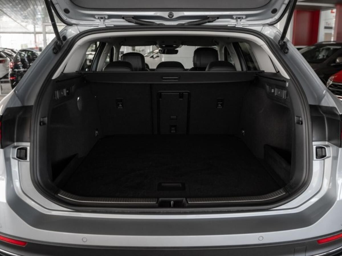 Volkswagen Passat Variant 2,0 TDI DSG Business ACC Navi AHK R-Kamera