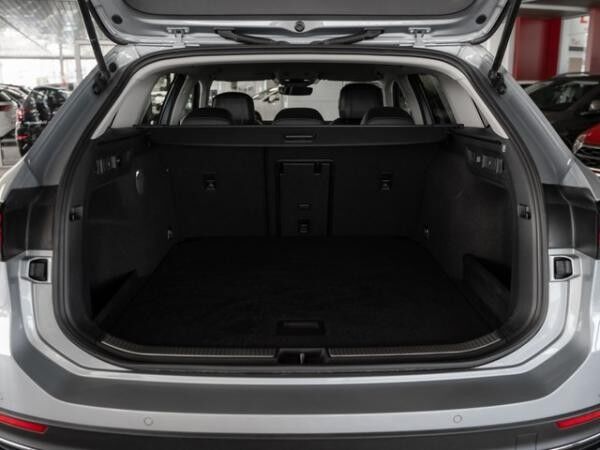 Volkswagen Passat Variant 2,0 TDI DSG Business ACC Navi AHK R-Kamera