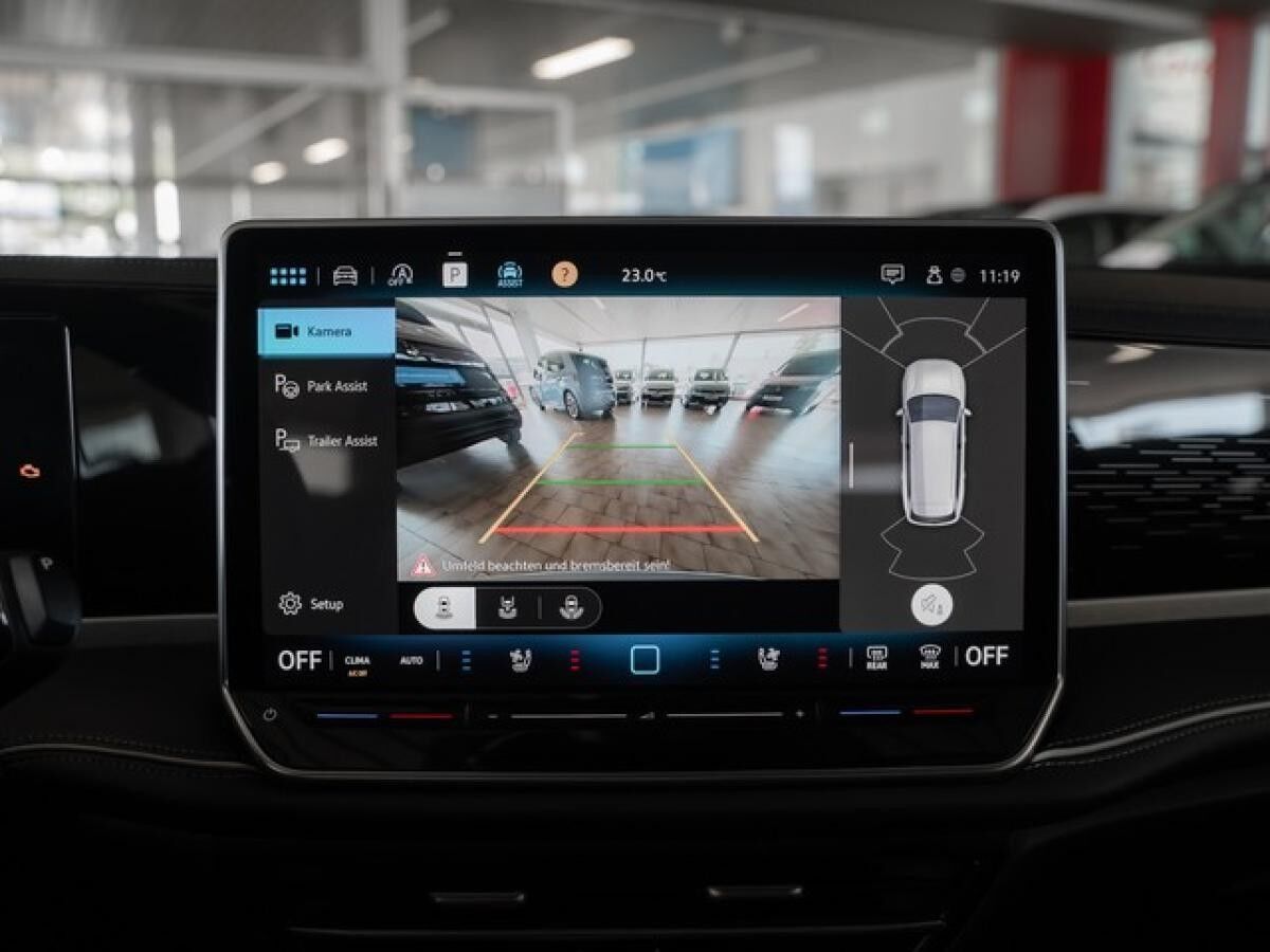 Volkswagen Passat Variant 2,0 TDI DSG Business ACC Navi AHK R-Kamera