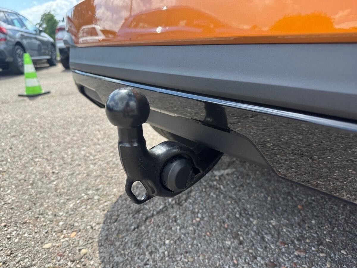 Skoda Kamiq Monte Carlo 1,5 TSI DSG ACC SHZ AHK NAVI *SOFORT VERFÜGBAR*