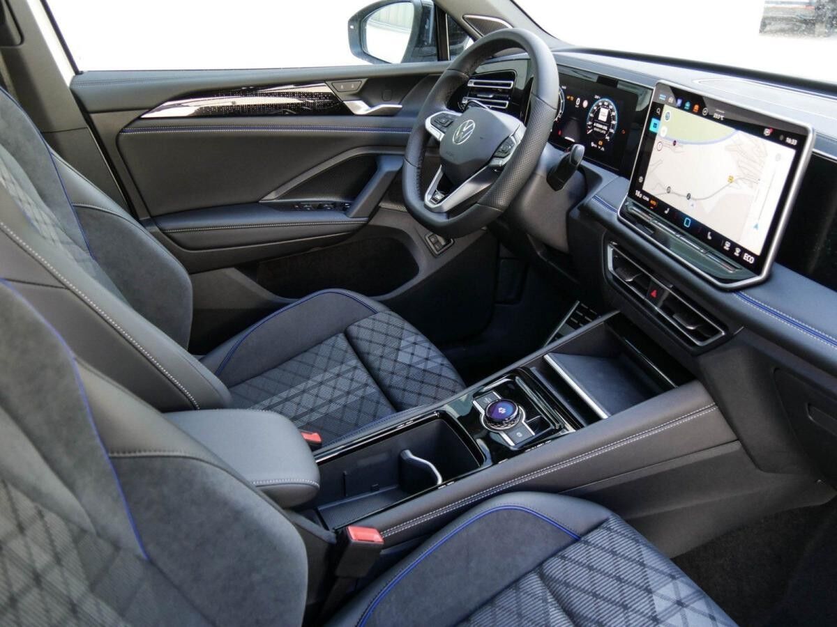 Volkswagen Tiguan R-Line 1,5 l eHybrid DSG Pano,AHK,IQ Lagerwagen !