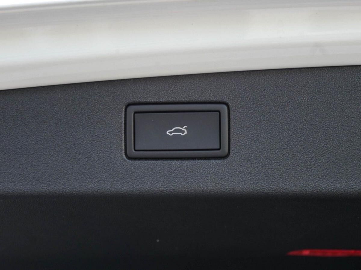 Volkswagen Tiguan R-Line 1,5 l eHybrid DSG Pano,AHK,IQ Lagerwagen !