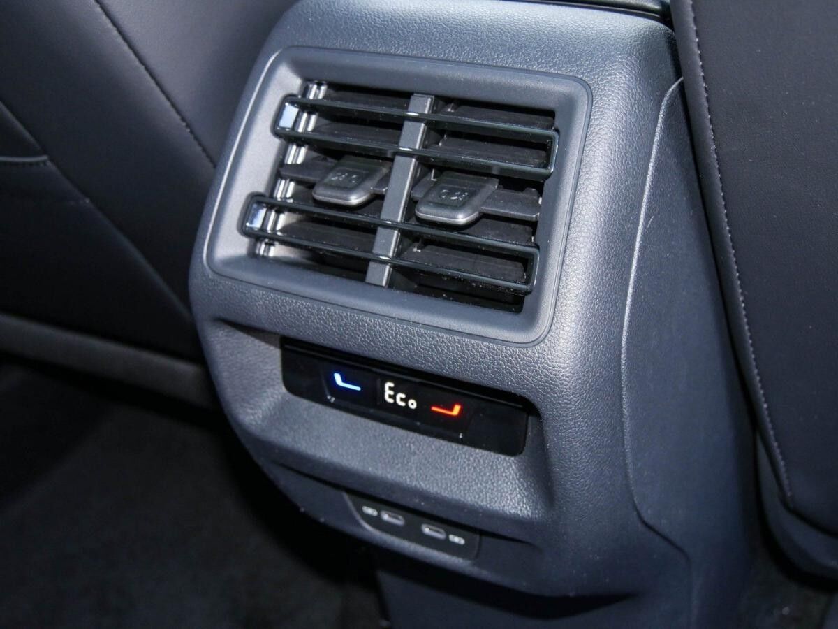 Volkswagen Tiguan R-Line 1,5 l eHybrid DSG Pano,AHK,IQ Lagerwagen !