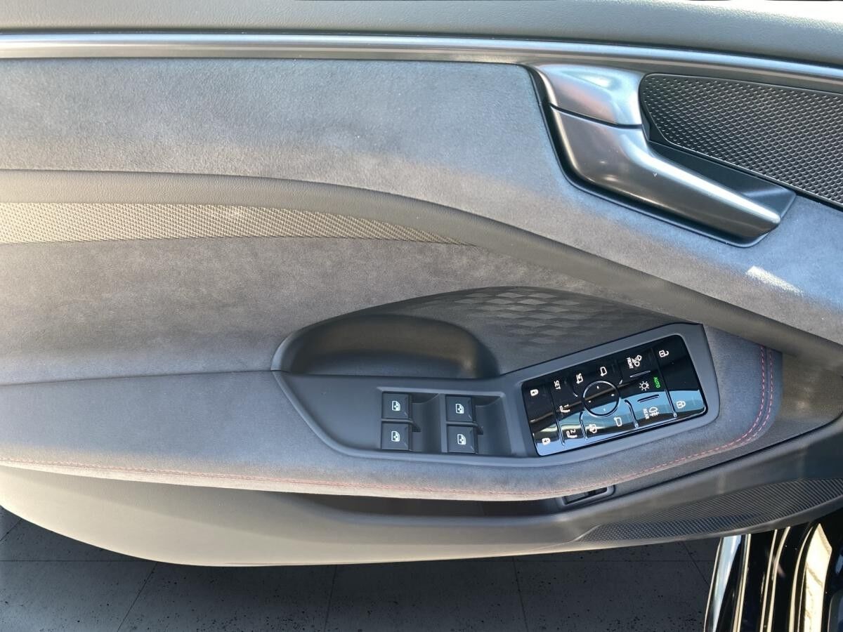 Audi A6 Avant TFSI qu. S tr. Luft PANO HUD Matrix 21