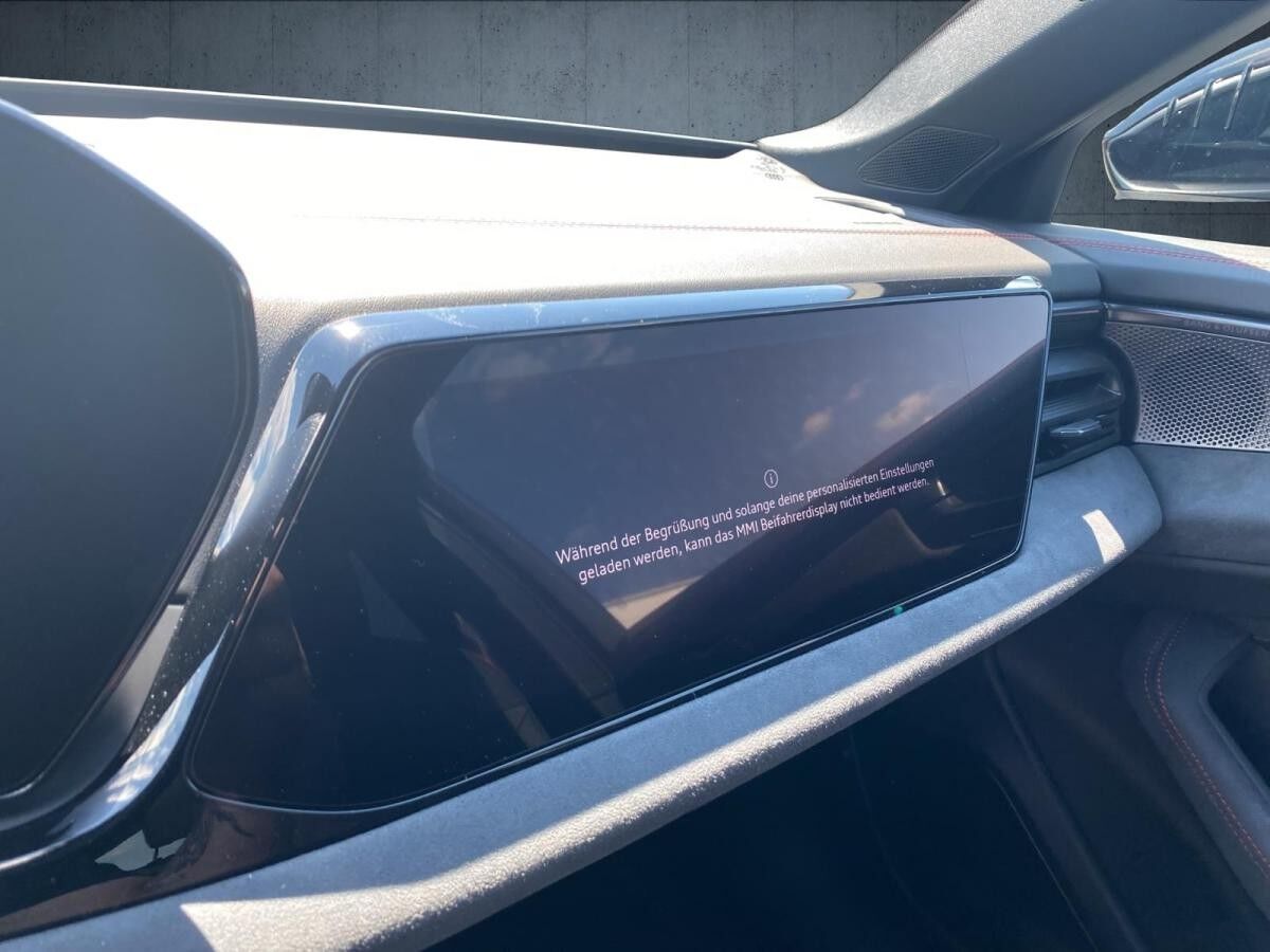 Audi A6 Avant TFSI qu. S tr. Luft PANO HUD Matrix 21