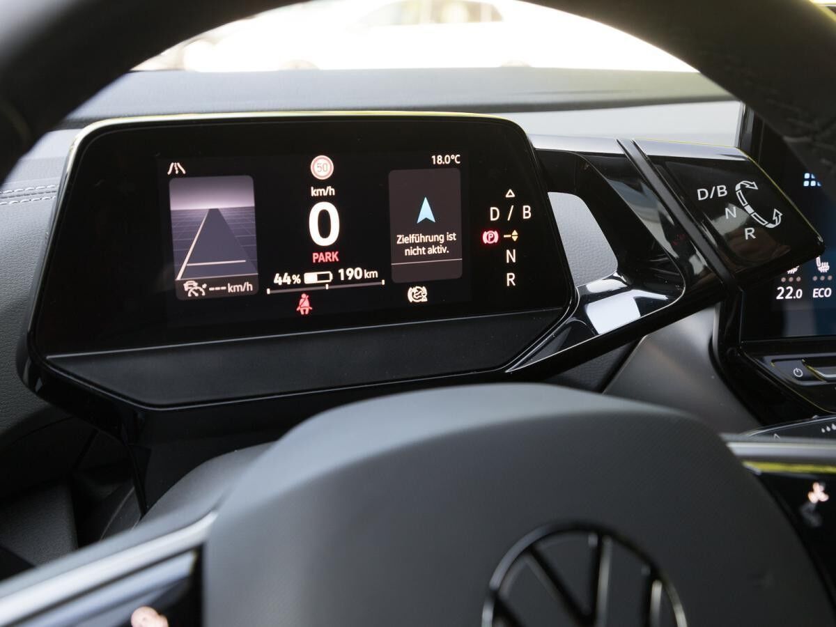 Volkswagen ID.5 Pro mit Infotainment-Paket AHK REARVIEW KEYLESS LED-MATRIX ACC