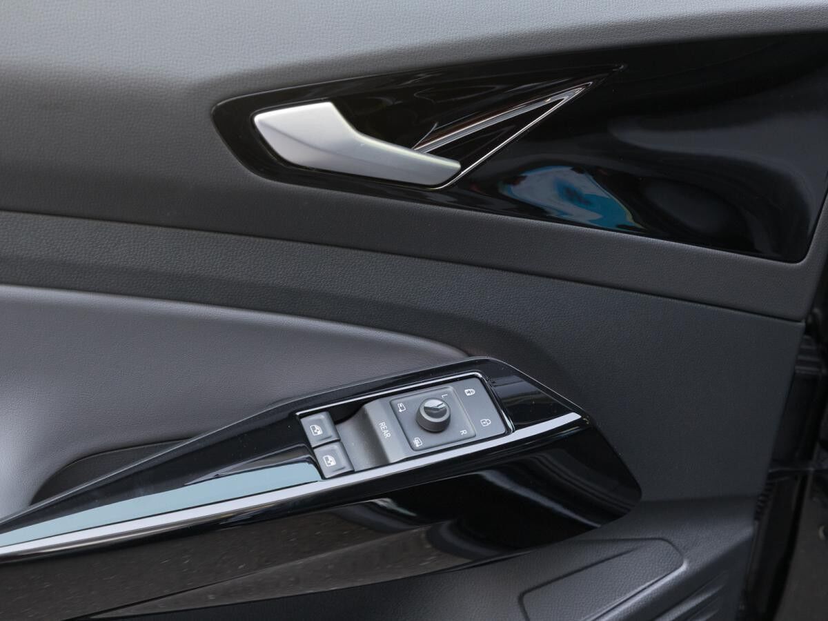 Volkswagen ID.5 Pro mit Infotainment-Paket AHK REARVIEW KEYLESS LED-MATRIX ACC