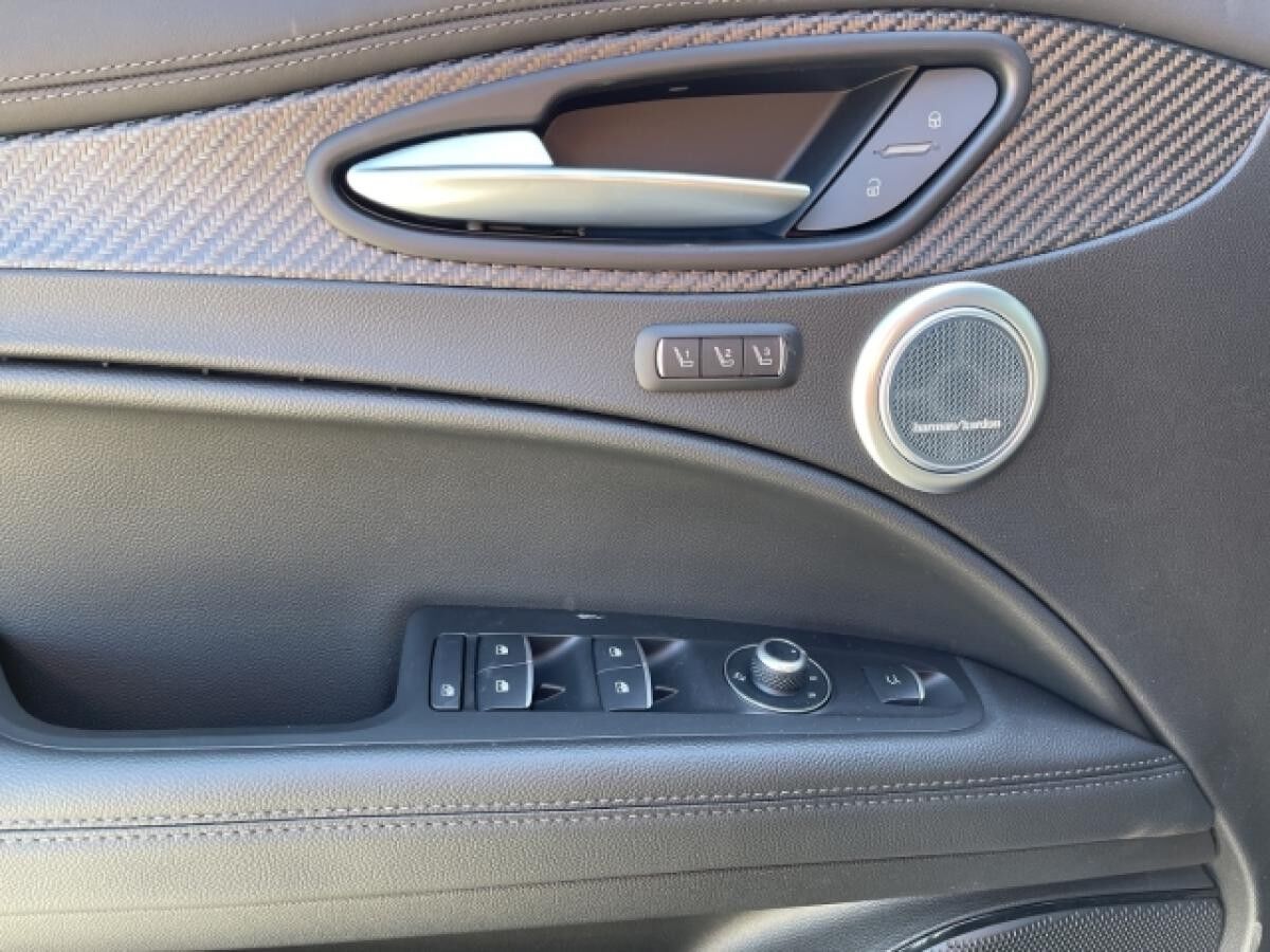 Alfa Romeo Stelvio Quadrifoglio Q4 2.9 AKRAPOVIC+PDC+KAMERA+LEDER+CARPLAY