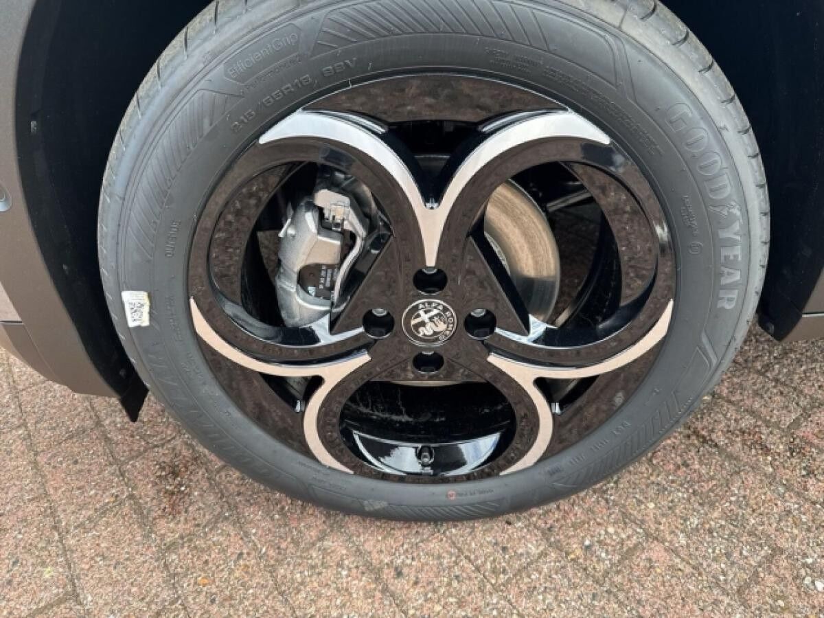 Alfa Romeo Junior Ibrida SPECIALE -Herbst-Sale- Panoramadach-TechnologiePaket