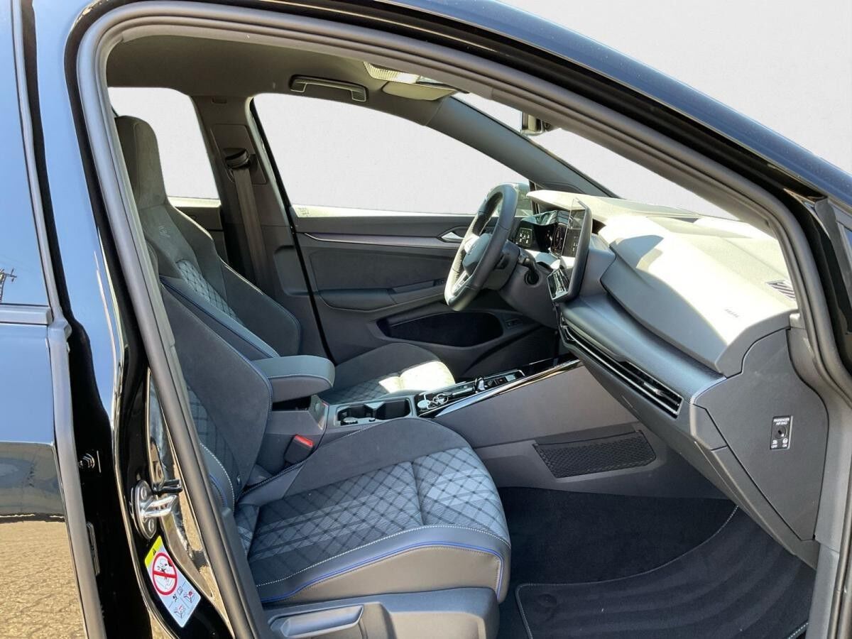 Volkswagen Golf Variant VIII R-Line 2.0 TDI DSG AHK Navi Kamera