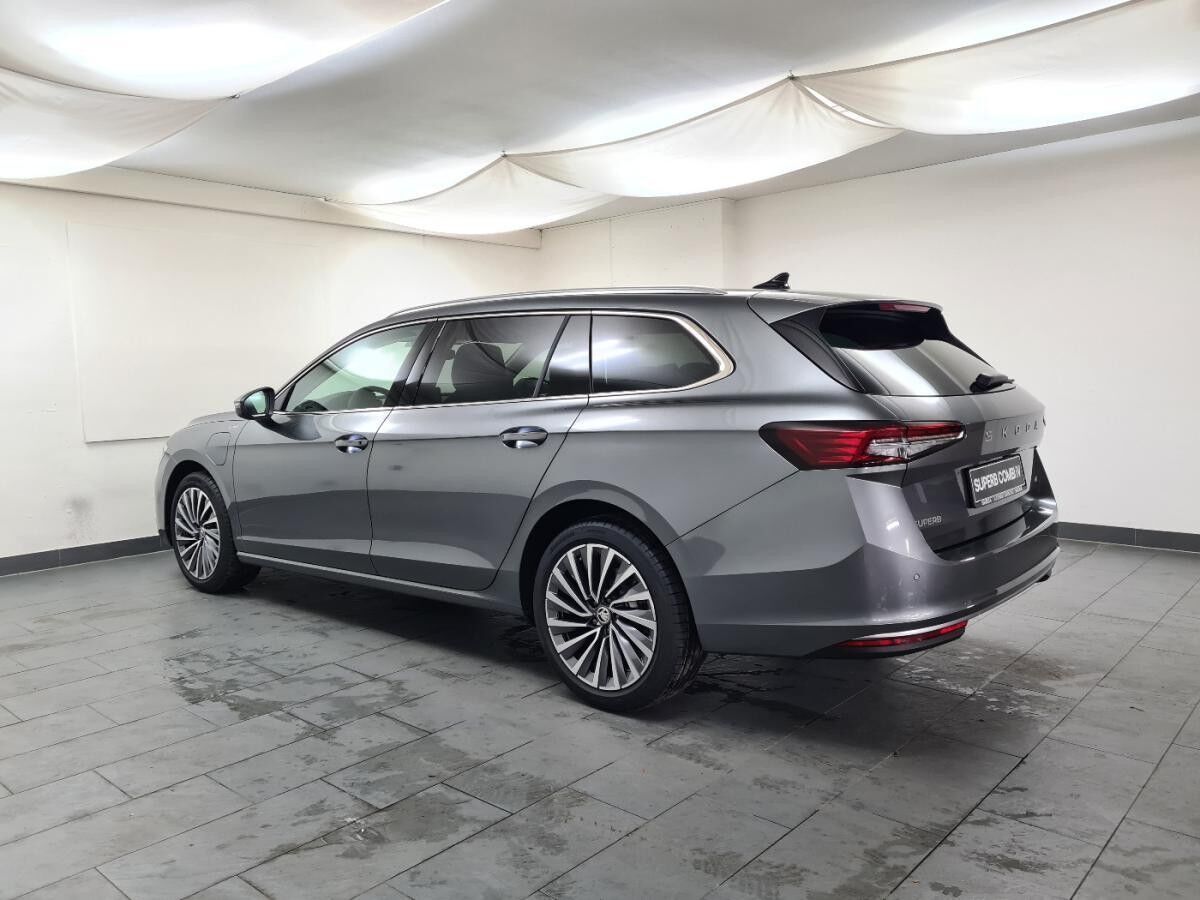 Skoda Superb Combi 1.5 TSI Hybrid L&K AHK Assist