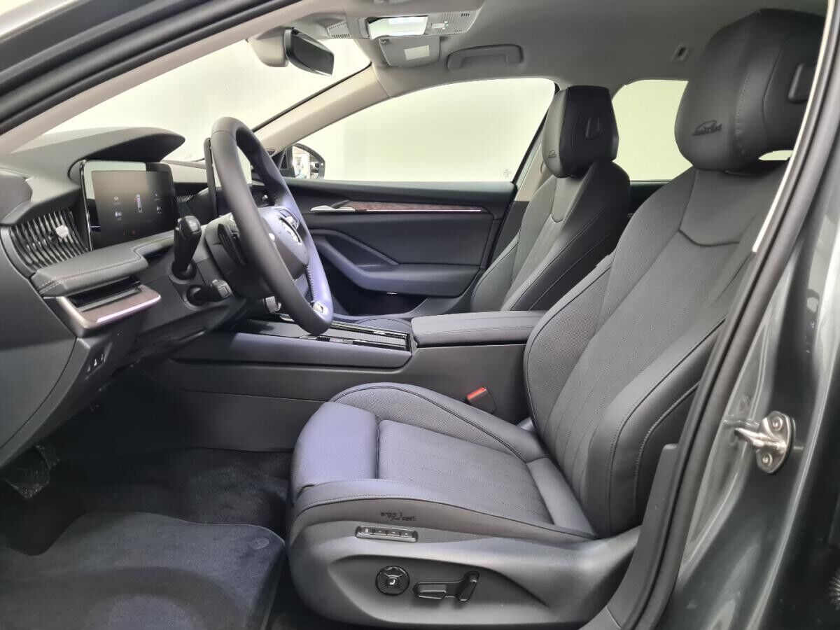 Skoda Superb Combi 1.5 TSI Hybrid L&K AHK Assist