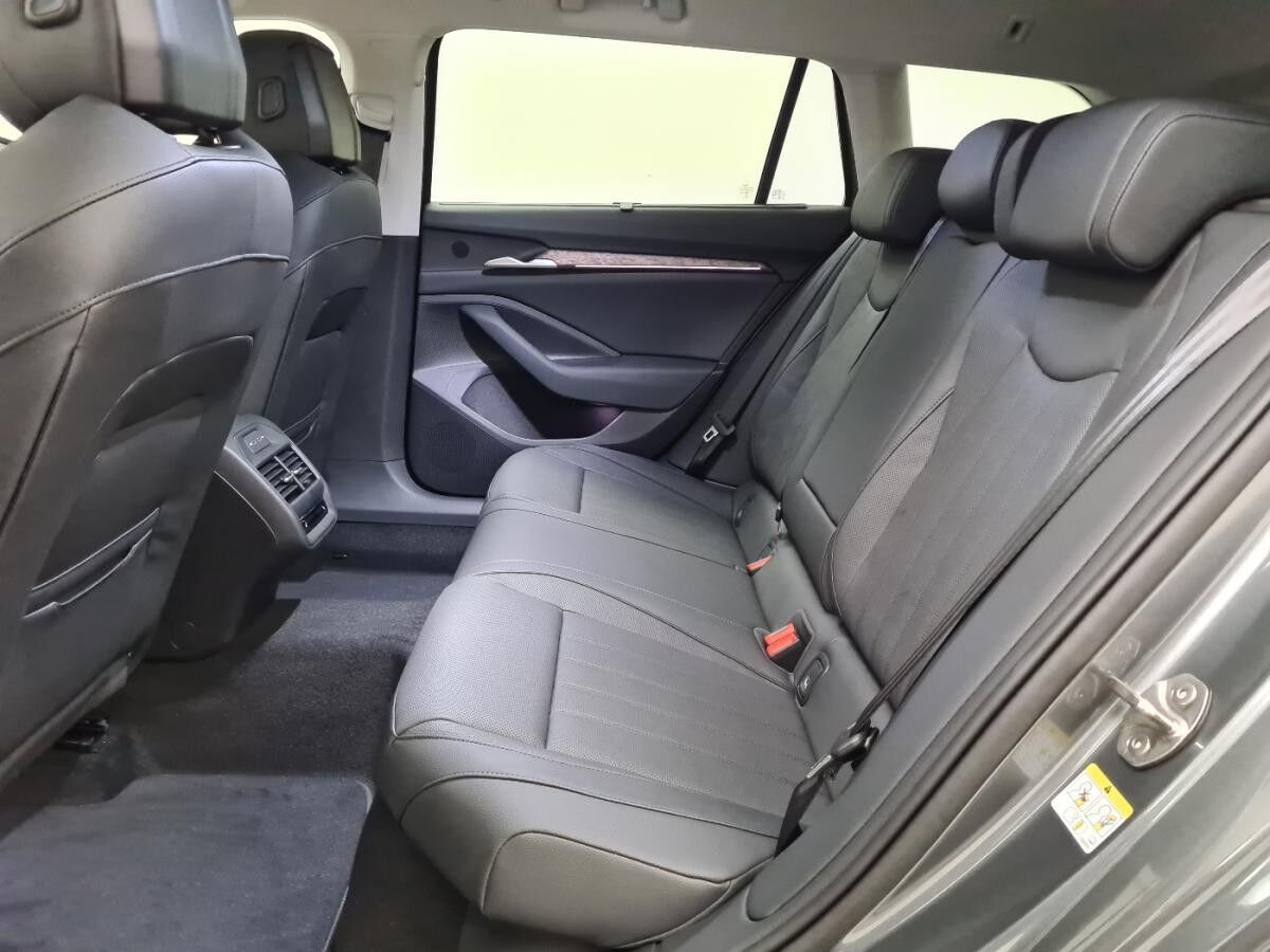 Skoda Superb Combi 1.5 TSI Hybrid L&K AHK Assist