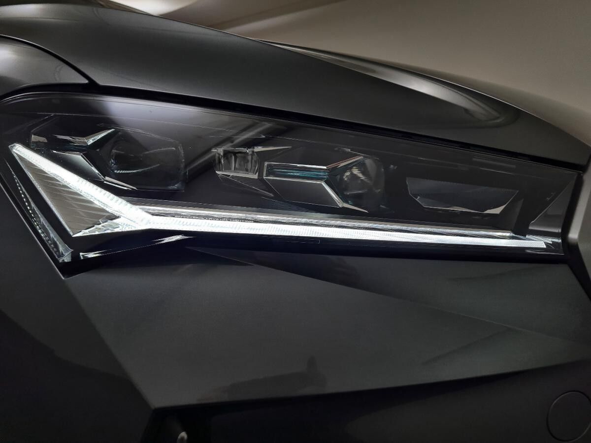 Skoda Superb Combi 1.5 TSI Hybrid L&K AHK Assist