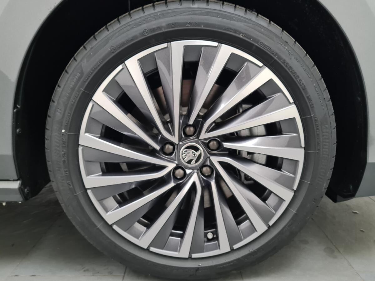 Skoda Superb Combi 1.5 TSI Hybrid L&K AHK Assist