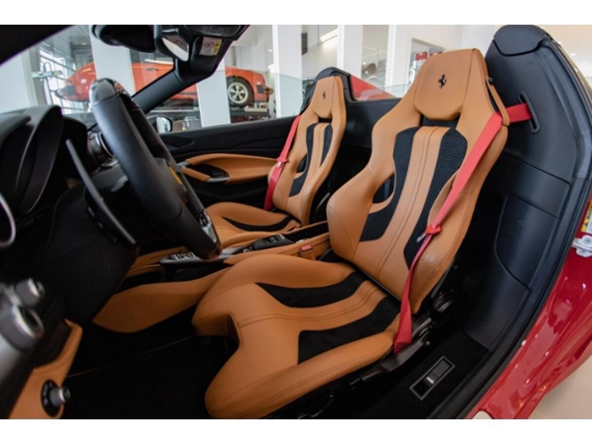 Ferrari F8 Spider*Lift*Racing Seats*LED*