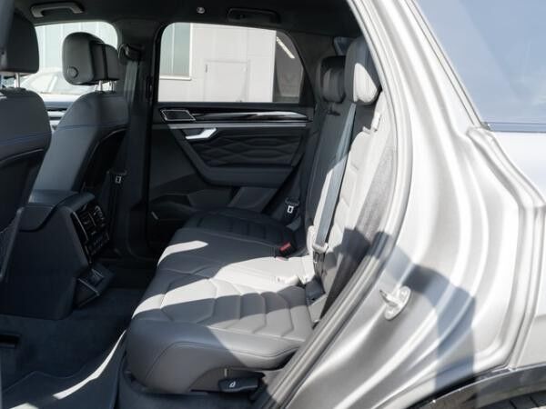 Volkswagen Touareg 3,0 l V6 eHybrid 4MOTION 8-Gang-Automatik (Tiptronic) DYNAUDIO-LM21-AHK-MATRIX