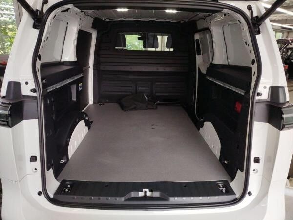 Volkswagen ID.Buzz Cargo Basis Navi IQ.Light DAB+ FrontAssist