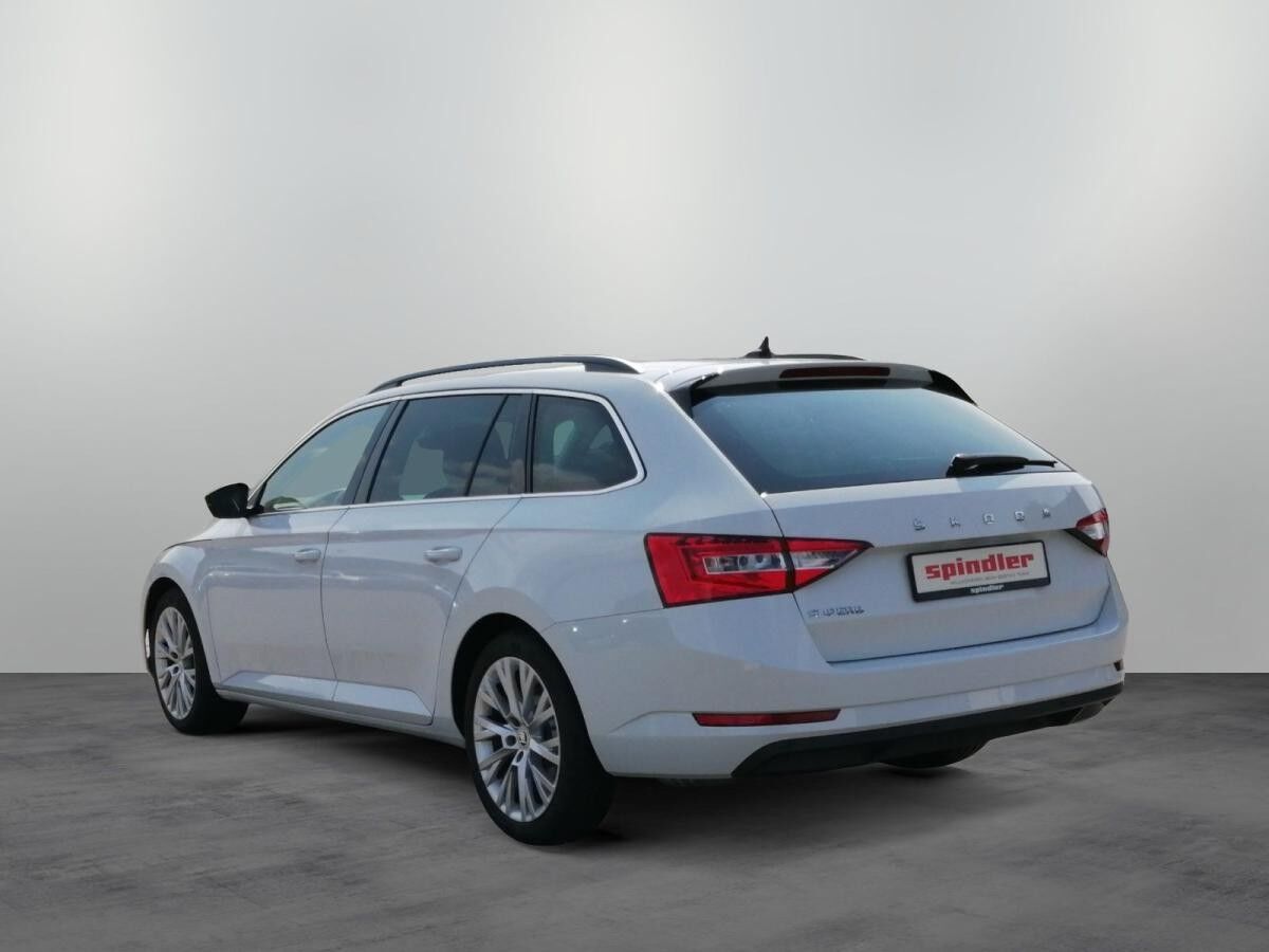 Skoda Superb Combi Amb. TSI DSG LED AHK virtual 18"