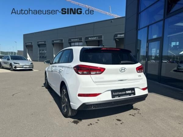 Hyundai i30 LED Digitales Cockpit PDCv+h NAV AC/AA