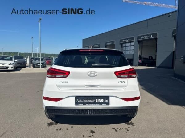 Hyundai i30 LED Digitales Cockpit PDCv+h NAV AC/AA