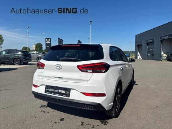 Hyundai i30 LED Digitales Cockpit PDCv+h NAV AC/AA