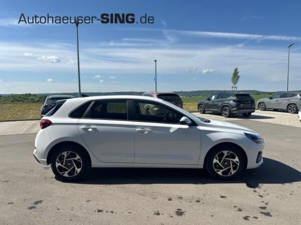 Hyundai i30 LED Digitales Cockpit PDCv+h NAV AC/AA