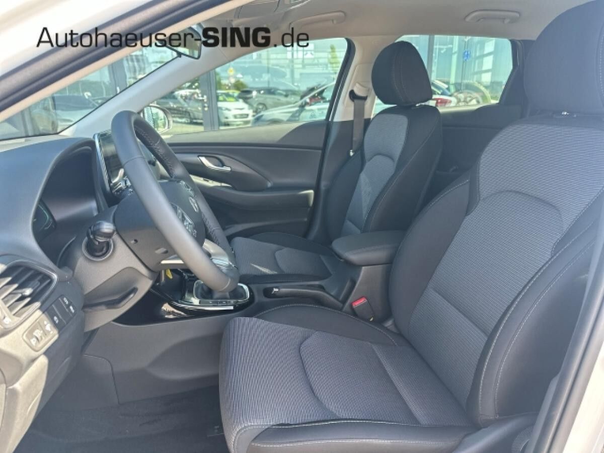 Hyundai i30 LED Digitales Cockpit PDCv+h NAV AC/AA
