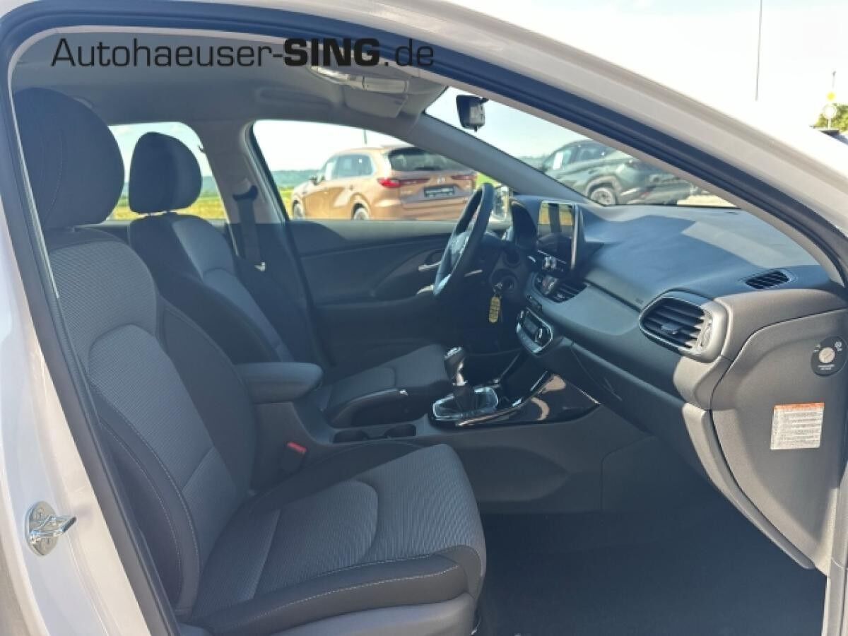 Hyundai i30 LED Digitales Cockpit PDCv+h NAV AC/AA
