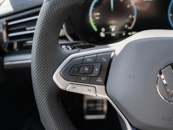 Volkswagen Touareg 3,0 l V6 eHybrid 4MOTION 8-Gang-Automatik (Tiptronic) DYNAUDIO-LM21-AHK-MATRIX