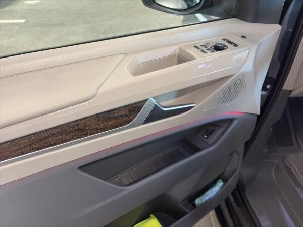 Volkswagen Multivan Style 2.0 TDI DSG STHZ NAVI AHK 7-SITZE