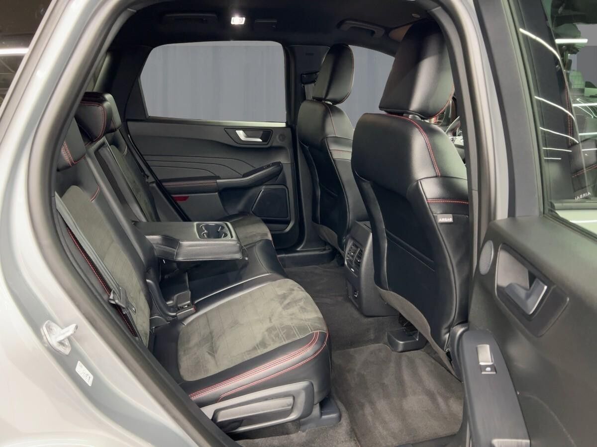 Ford Kuga ST-Line X HYBRID