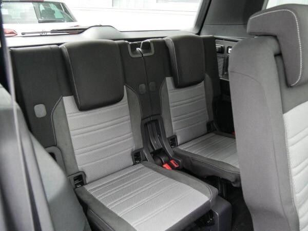 Volkswagen Touran Highline 1,5 TSI DSG AHK,PANO Lagerwagen !