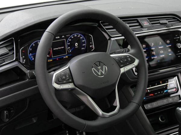 Volkswagen Touran Highline 1,5 TSI DSG AHK,PANO Lagerwagen !