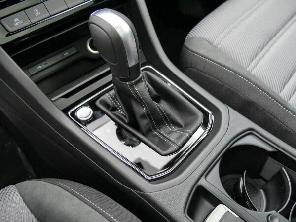 Volkswagen Touran Highline 1,5 TSI DSG AHK,PANO Lagerwagen !
