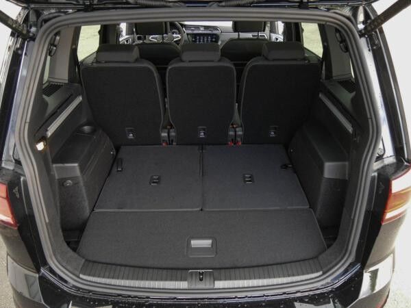 Volkswagen Touran Highline 1,5 TSI DSG AHK,PANO Lagerwagen !