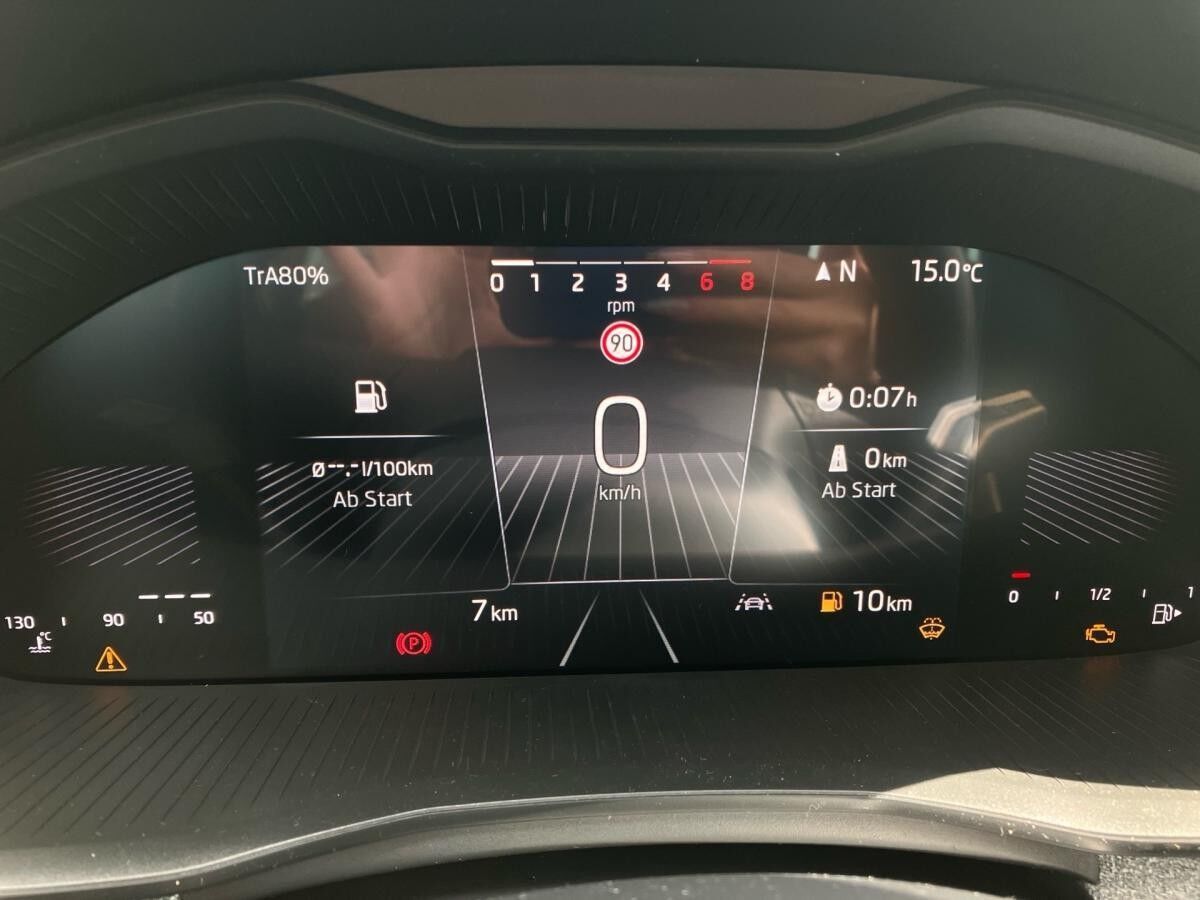 Skoda Kamiq Selection 1.0TSI LightA.SignA.PDC.WIRELESS.WINTER.SMARTLINK+.ViCo.DAB+