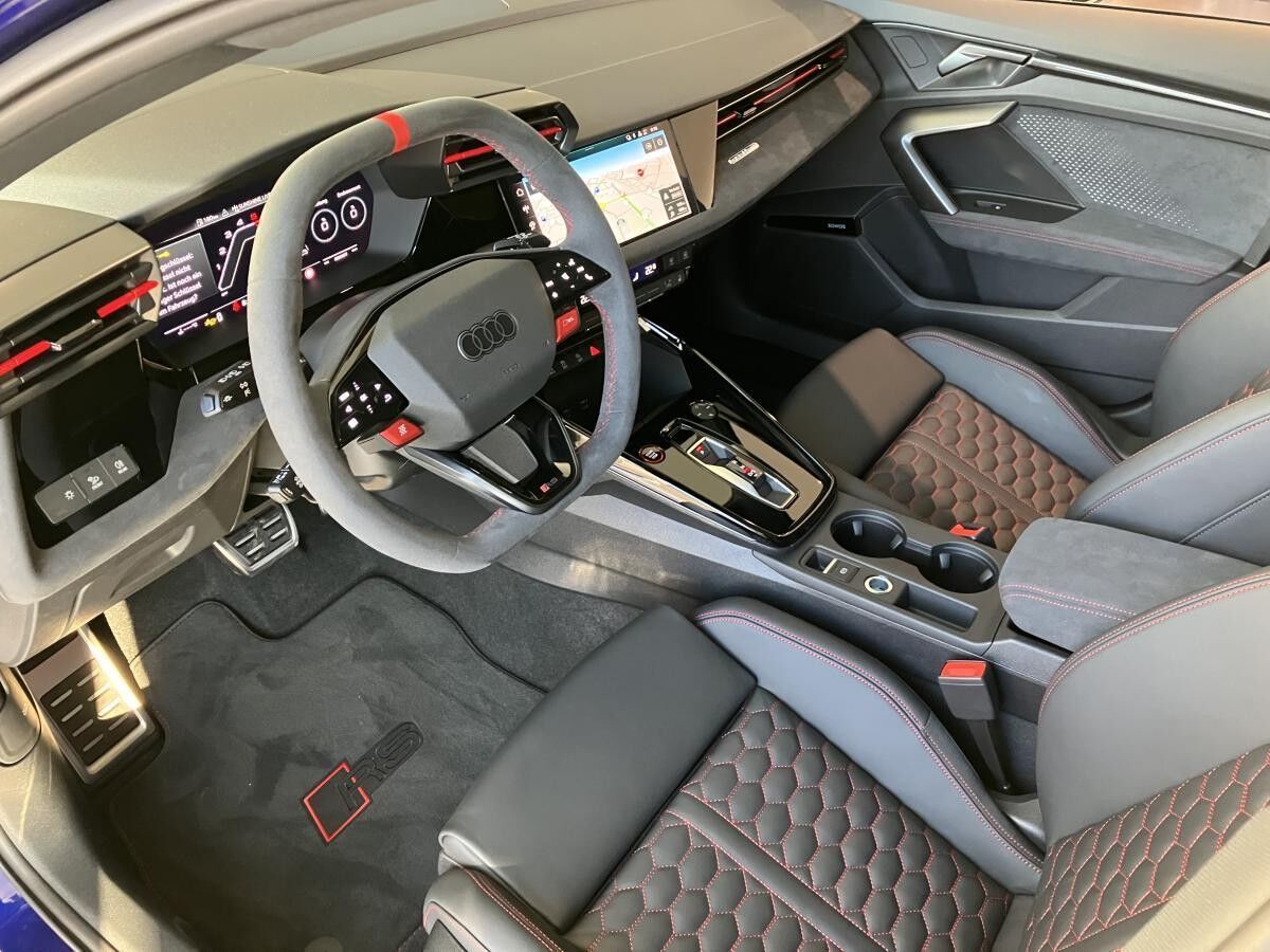 Audi RS3 Sportback 280km/h Panorama Navi Memory LED