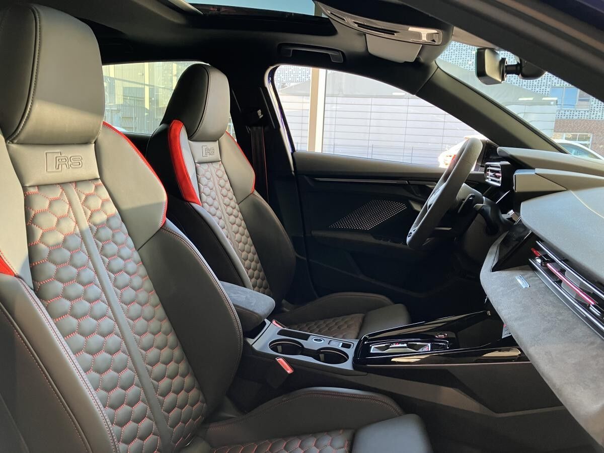 Audi RS3 Sportback 280km/h Panorama Navi Memory LED