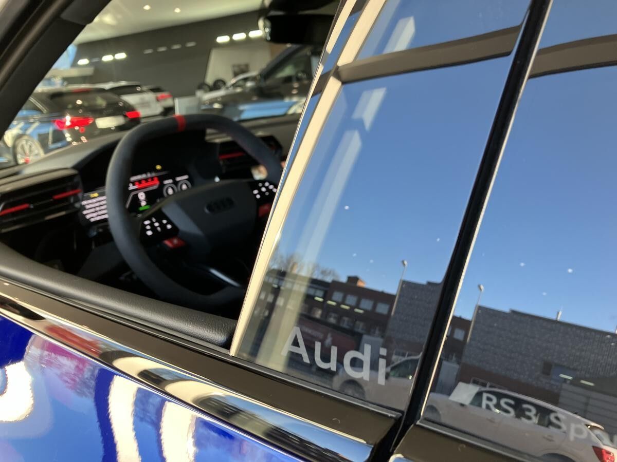Audi RS3 Sportback 280km/h Panorama Navi Memory LED