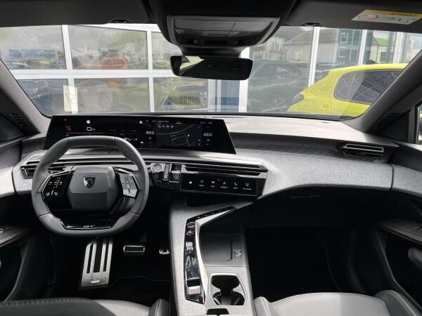 Peugeot 5008 GT HYBRID 145 e-DSC6 7-Sitze*SOFORT*
