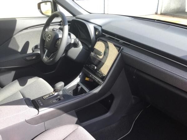 Lexus LBX mit Komfort Paket +Wartung inklusive!