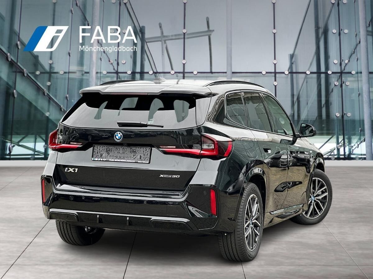 BMW iX1 xDrive30 M Sportpaket Head-Up HK HiFi DAB