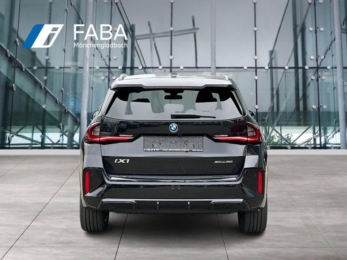 BMW iX1 xDrive30 M Sportpaket Head-Up HK HiFi DAB
