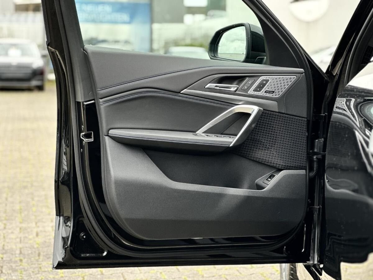 BMW iX1 xDrive30 M Sportpaket Head-Up HK HiFi DAB