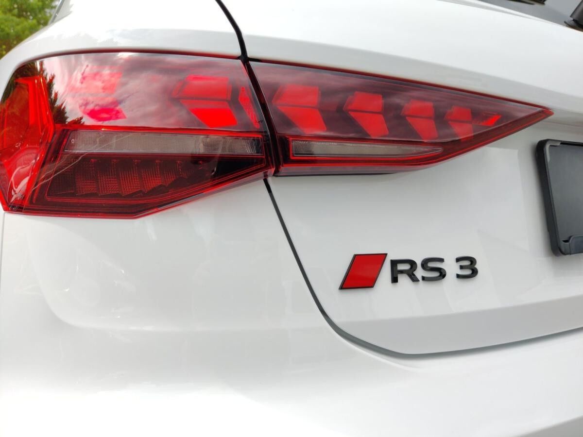 Audi RS3 Sportback 400 PS S tronic*Matrix*Pano*Kamera*280 km/h*