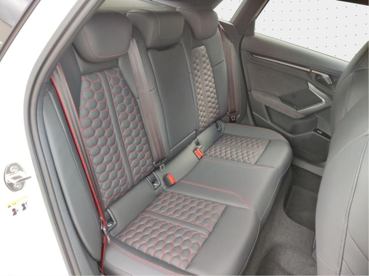 Audi RS3 Sportback 400 PS S tronic*Matrix*Pano*Kamera*280 km/h*