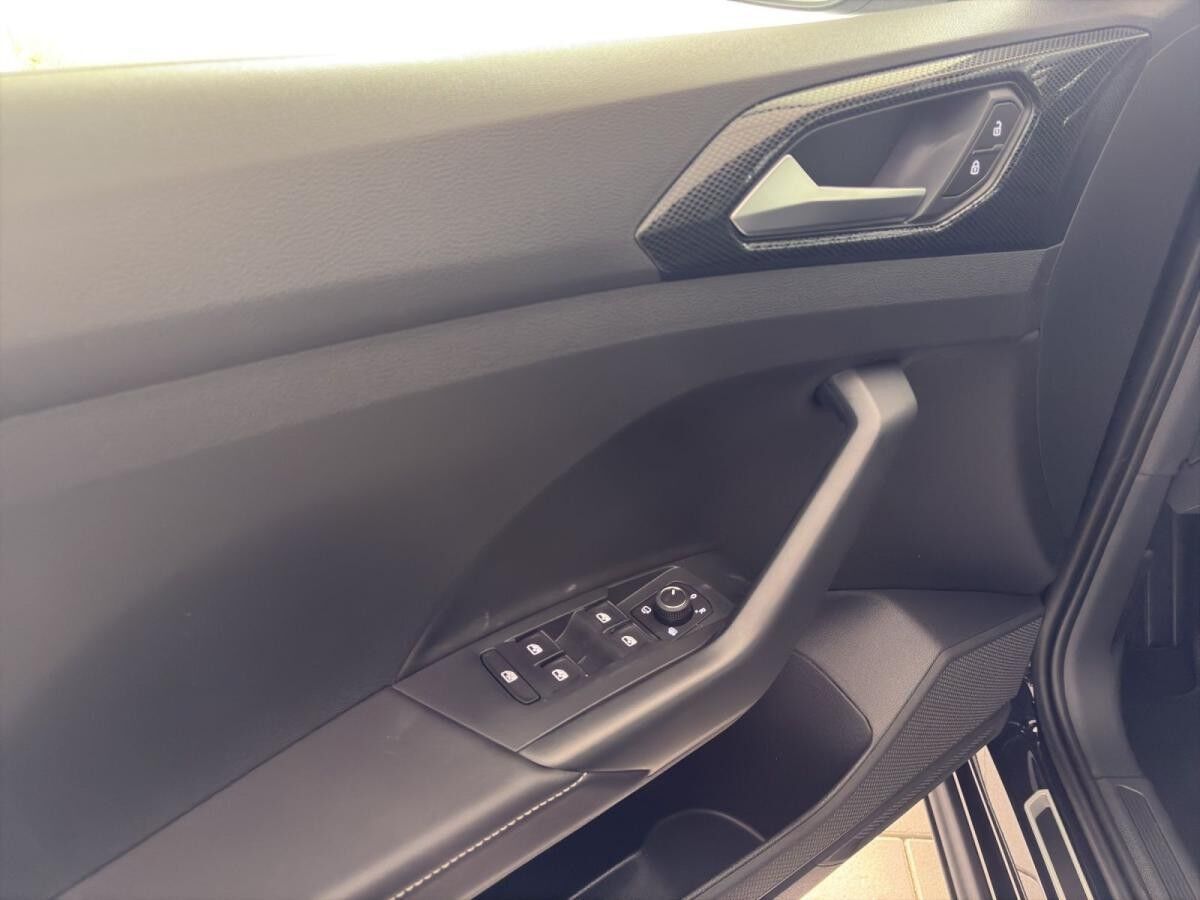 Volkswagen T-Cross R-Line 1.5 TSI DSG BLACKSTYLE AHK KAMERA