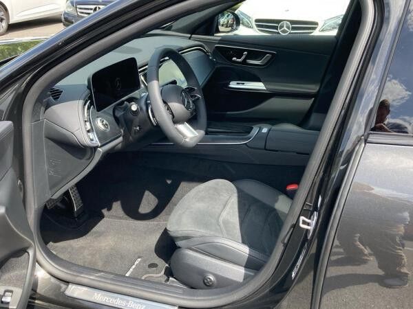 Mercedes-Benz E 200 d T AMG Distronic Pano Digital-Light AHK