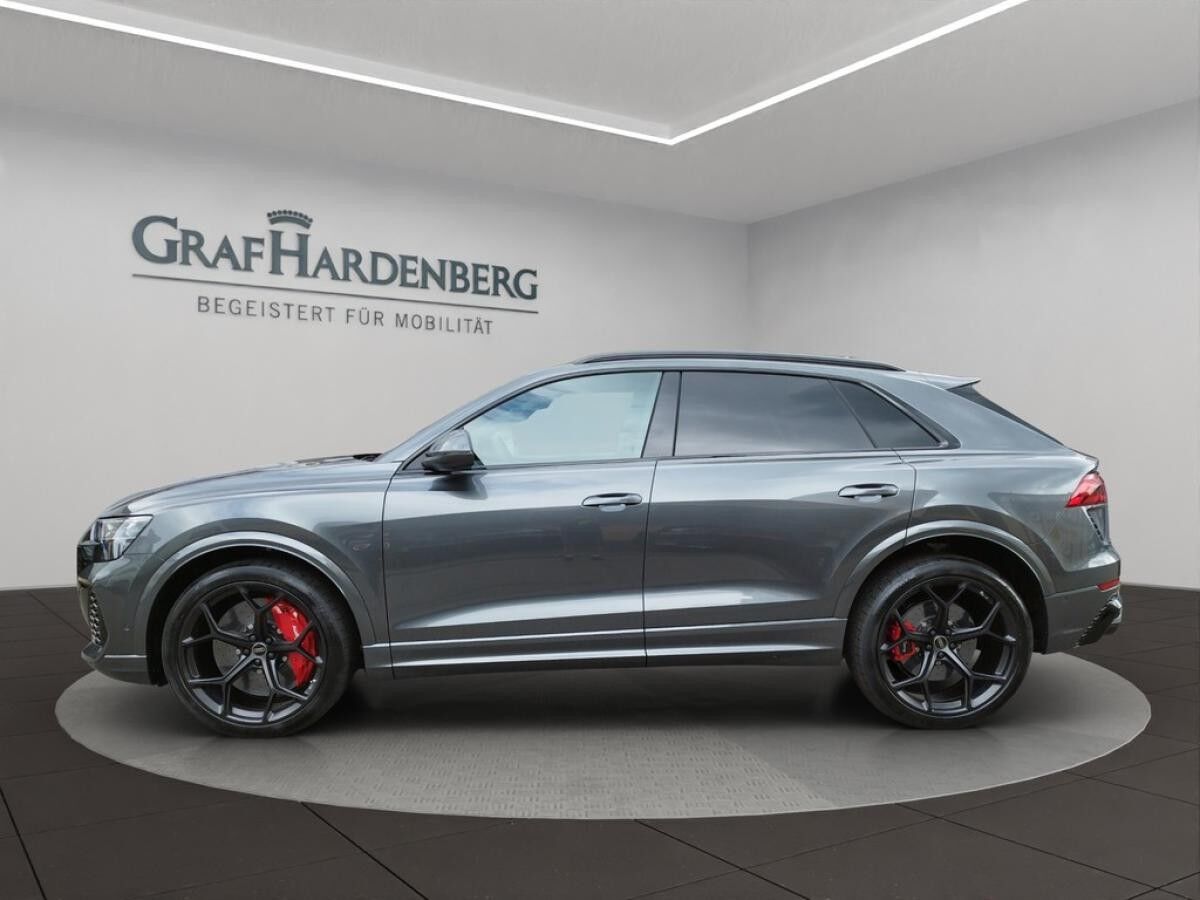 Audi RS Q8 SUV performance